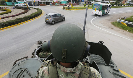 Panzer in den Straßen von Bogotá: Sicherheitsmaßnahmen während d...