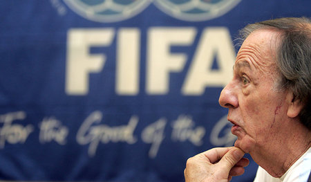 Machen Sie eine typische Handbewegung: Luis Menotti, 2005 in Hav...