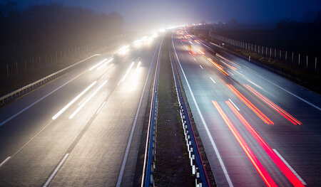 Nachts auf der Autobahn: Politische Geisterfahrer setzen eine ne...