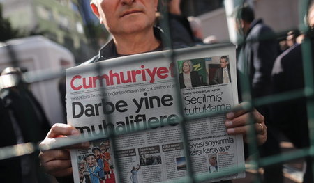 Die Cumhuriyet zählt zu den ältesten Tageszeitungen der Türkei. ...