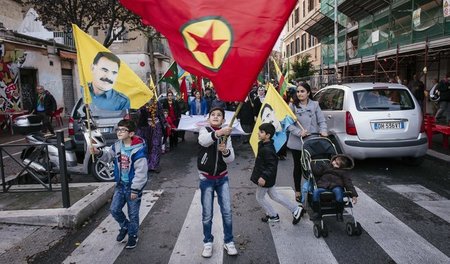 Solidaritätsdemonstration in Rom für Abdullah Öcalan und die von...