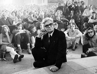 W. Abendroth 1970 auf einem Vietnam-Kongreß in Frankfurt/Main