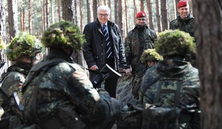 Nicht immer nur die Bundeswehr besuchen: Bundesaußenminister Fra... Nicht immer nur die Bundeswehr besuchen: Bundesaußenminister Fra...