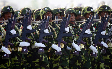 Militärparade in Myanmars Hauptstadt Naypitaw am 28. März 2007