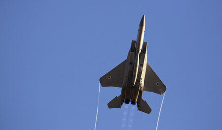 Gefahr von oben: Israelische Kampfjets nehmen wiederholt Ziele i... Gefahr von oben: Israelische Kampfjets nehmen wiederholt Ziele i...