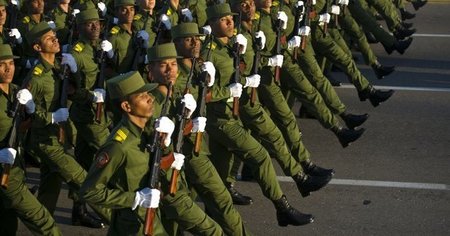 Abwehrbereit: Kubanische Soldaten während einer Parade zu Ehren ... Abwehrbereit: Kubanische Soldaten während einer Parade zu Ehren ...
