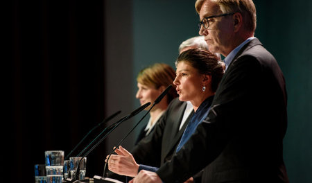 Pressesprecherin Sonja Giese, Parteichef Bernd Riexinger und die...
