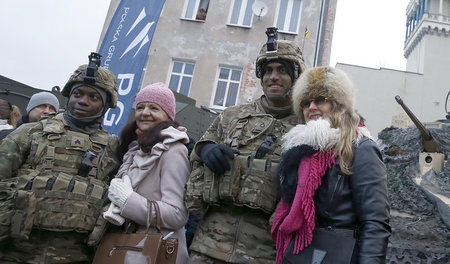 Erinnerungsbilder mit US-Soldaten bei einer Feier in Zagan am Sa... Erinnerungsbilder mit US-Soldaten bei einer Feier in Zagan am Sa...
