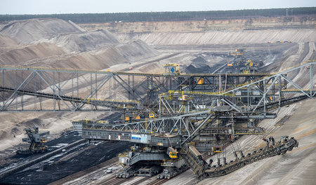 Ein Blick in den Braunkohletagebau Jänschwalde der Lausitz Energ...