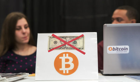 Digital ist real: Teilnehmer einer Konferenz zum Thema Bitcoin 2... Digital ist real: Teilnehmer einer Konferenz zum Thema Bitcoin 2...