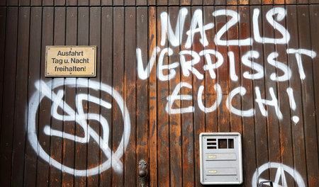 »Nazis verpisst euch« steht am 17.01.2017 in Essen (Nordrhein-We...
