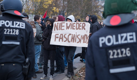 Gegengewicht auf der Straße: Protest gegen Neonaziaufmarsch im N...