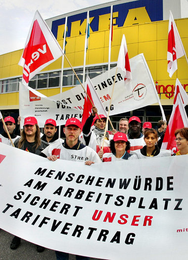 Auch eine Vielzahl von Protestaktionen – hier im September bei I... Auch eine Vielzahl von Protestaktionen – hier im September bei I...