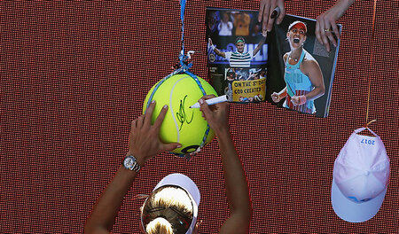 Bratpfanne links, Stift rechts: Angelique Kerber nach ihrem Zwei... Bratpfanne links, Stift rechts: Angelique Kerber nach ihrem Zwei...