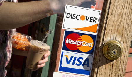 Kunde bei der Datenabgabe in Washingtoner Coffee Shop – es sei d... Kunde bei der Datenabgabe in Washingtoner Coffee Shop – es sei d...