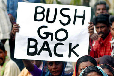 Massenproteste gegen Bush – ein Grund für Indiens Rückzug aus de... Massenproteste gegen Bush – ein Grund für Indiens Rückzug aus de...