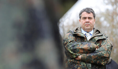 Der Genosse der Generäle: Sigmar Gabriel am 4. November 2010 in ...