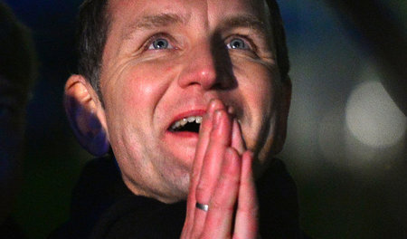 Björn Höcke kommt laut Beschluss des AfD-Bundesvorstandes um ein... Björn Höcke kommt laut Beschluss des AfD-Bundesvorstandes um ein...