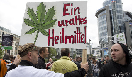 Cannabis hilft gegen viel, nur nicht gegen schwache Schreibe Cannabis hilft gegen viel, nur nicht gegen schwache Schreibe