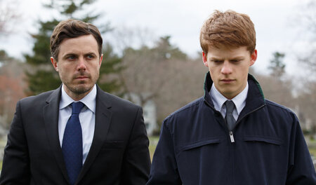 An die Arbeit: Lee Chandler (Casey Affleck) und sein Neffe (Luca... An die Arbeit: Lee Chandler (Casey Affleck) und sein Neffe (Luca...