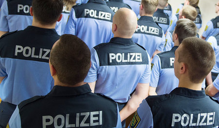 Die ersten 50 sächsischen Wachpolizisten: Schmalspurausbildung u... Die ersten 50 sächsischen Wachpolizisten: Schmalspurausbildung u...