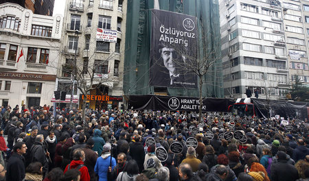 Gedenken an Hrant Dink am Ort seiner Ermordung am 19. Januar in ...