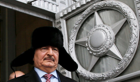 Khalifa Haftar nach einem Treffen mit dem russischen Außenminist...