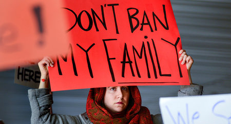»Verbannt meine Familie nicht«: Am Flughafen von San Francisco w...