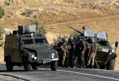 Truppenbewegung in Richtung Süden: Armeeposten am Mittwoch im tü... Truppenbewegung in Richtung Süden: Armeeposten am Mittwoch im tü...