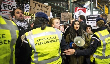 Protest gegen das US-Einreiseverbot am vergangenen Sonntag am Fl... Protest gegen das US-Einreiseverbot am vergangenen Sonntag am Fl...