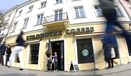 Der Kaffee bei Starbucks hat für die Beschäftigten einen bittere... Der Kaffee bei Starbucks hat für die Beschäftigten einen bittere...