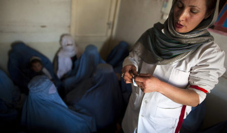 Gesundheitsaufklärung für Frauen: In Afghanistan profitieren nur... Gesundheitsaufklärung für Frauen: In Afghanistan profitieren nur...
