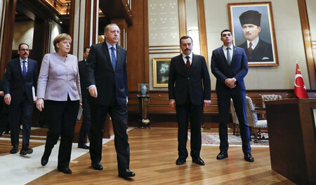 Angela Merkel und Recep Tayyip Erdogan (vorn) am Donnnerstag im ... Angela Merkel und Recep Tayyip Erdogan (vorn) am Donnnerstag im ...