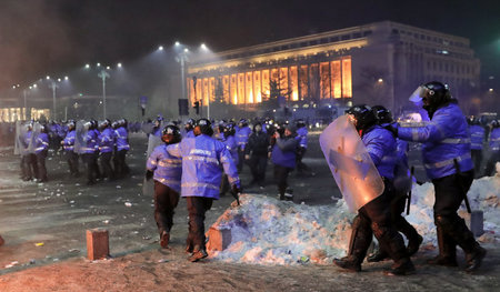 Eskalierter Protest: Demonstranten griffen am Mittwoch in Bukare...