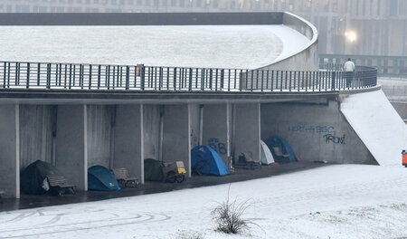 Obdachlosenquartiere im Berliner Regierungsviertel. Auch die Nut... Obdachlosenquartiere im Berliner Regierungsviertel. Auch die Nut...