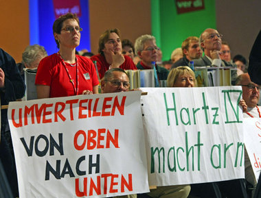 Wer ist die Gewerkschaftspartei? Protest von Delegierten während... Wer ist die Gewerkschaftspartei? Protest von Delegierten während...