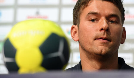 Wie wirft man einen Ball um? Christian Prokop ist Deutschlands n... Wie wirft man einen Ball um? Christian Prokop ist Deutschlands n...