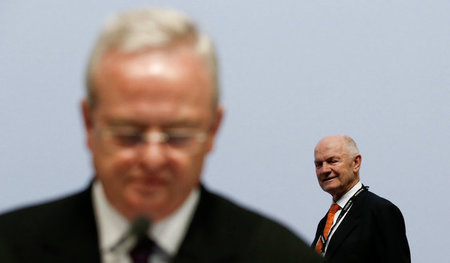 Nicht umdrehen! Ferdinand Piëch hat es auf Martin Winterkorn abg... Nicht umdrehen! Ferdinand Piëch hat es auf Martin Winterkorn abg...