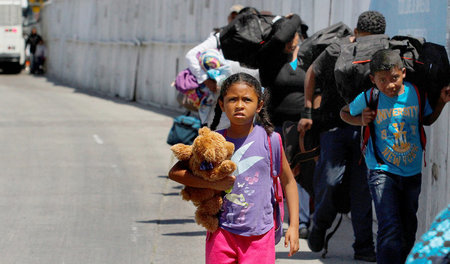 Familien fliehen vor der Macht der Drogenkartelle. Deren schmutz...
