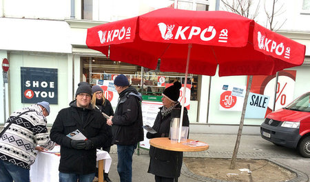 Wahlkampfstand der Kommunistischen Partei Österreichs (KPÖ) in G...