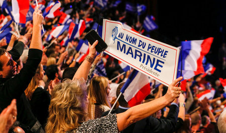 »Im Namen des Volkes – Marine«: Anhänger des Front National beim...