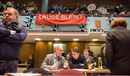 Mieter protestieren in der Bezirksverordnetenversammlung Friedri...