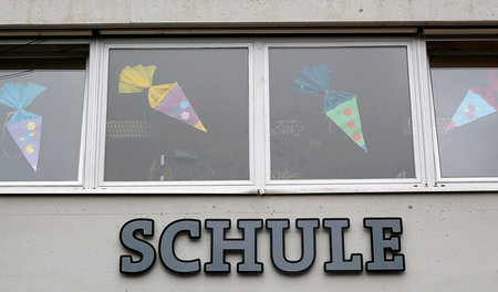Sehr schön und noch nicht privatisiert: Eine Schule in Bonn (1. ...