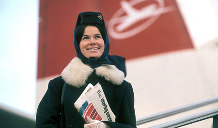 Flughafen Berlin-Schönefeld, 4. Oktober 1967: Eine Interflug-Ste... Flughafen Berlin-Schönefeld, 4. Oktober 1967: Eine Interflug-Ste...