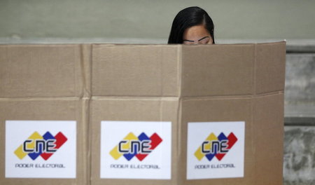 Parteien, die das vom Nationalen Wahlrat Venezuelas beschlossene...