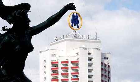 Schöner Ausblick: Das Hochhaus Wintergartenstraße ist hinter den...