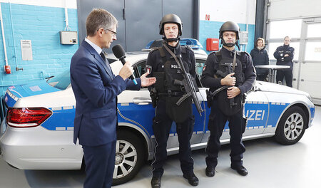 Macht nicht nur in innerer Sicherheit, sondern auch in Politik: ...