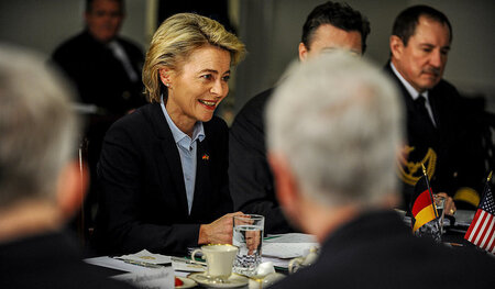 Ursula von der Leyen nutzt den Trump der Stunde: Mwehr Waffen fü...