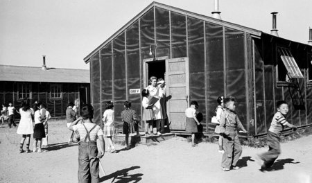 Das »Tule Lake Relocation Center in Newell« (Kalifornien), undat... Das »Tule Lake Relocation Center in Newell« (Kalifornien), undat...