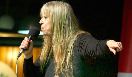 »Izquierda! Izquierda! Izquierda!«: Gina Pietsch